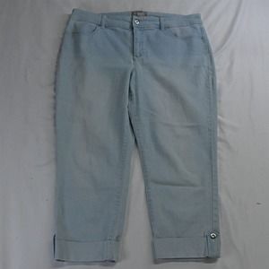 Fabulously Slimming Chico's 2 / 12 Crop Light Wash‎ Stretch Denim Jeans